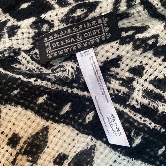 UO INFINITY SCARF - Picture 3 of 3